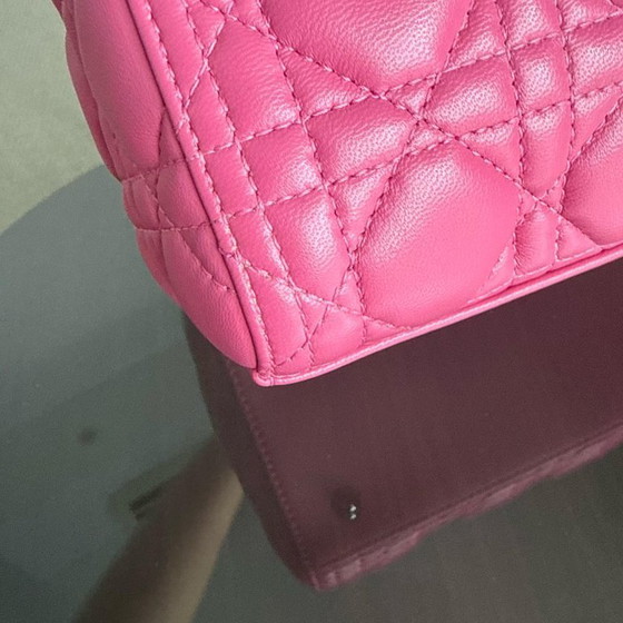 Image 1 of DIOR LADY MEDIUM - PELLE DI AGNELLO CANNAGE ROSA BARBIE CINTURINO CON DETTAGLI ARGENTO