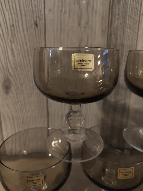 Image 1 of 5 bicchieri vintage con stelo in vetro trasparente fumé, Luminarc, Verrerie d'Arques Francia, anni '70