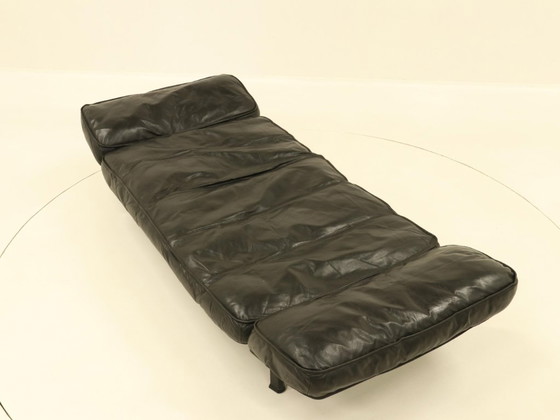 Image 1 of Ligbed van Zanotta in zwart leer