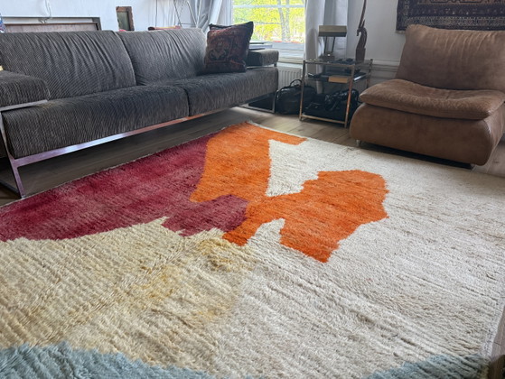 Image 1 of Abstracte Marokkaanse wollen mat 305 × 193 cm – Sculpturaal ontwerp