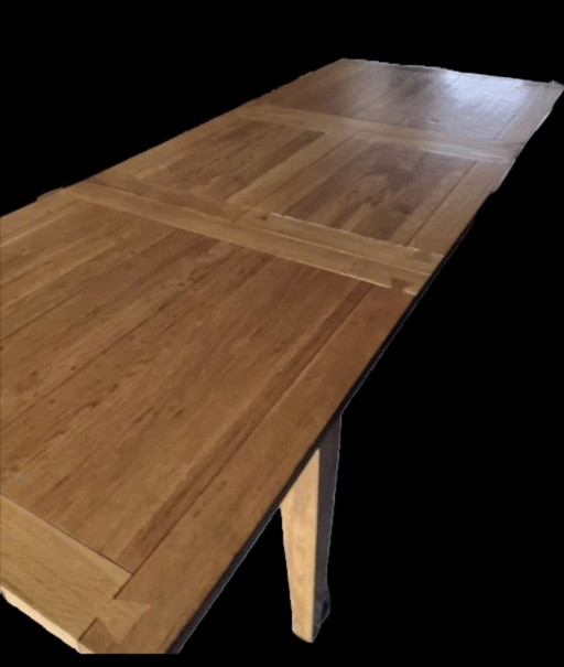 Plain oak extendable table