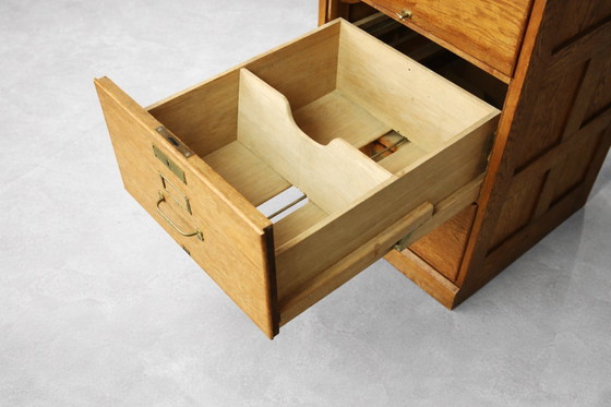 Image 1 of Mobiletto portadocumenti vintage industriale in rovere inglese con cassetti, anni '20