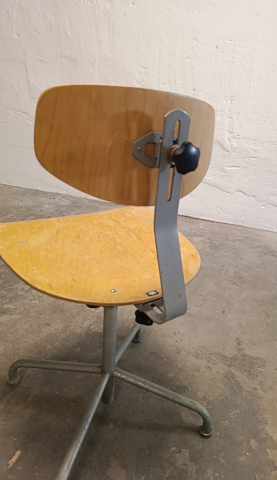 Image 1 of 2 x Stella vintage industriële draaistoelen