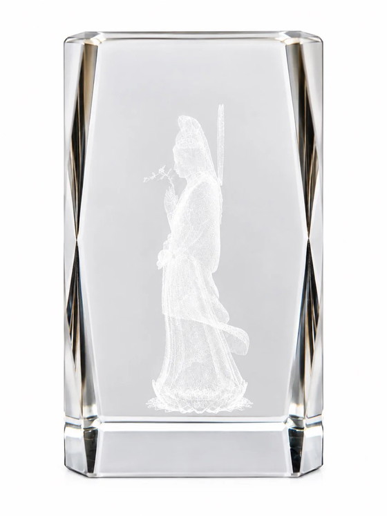 Guanyin en cristal óptico grabado con láser 3D – Esculturas (photo 3 of 3)