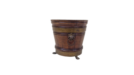 Image 1 of Jardinera antigua de caoba | Maceta con anillo de león victoriano de latón, hacia 1850