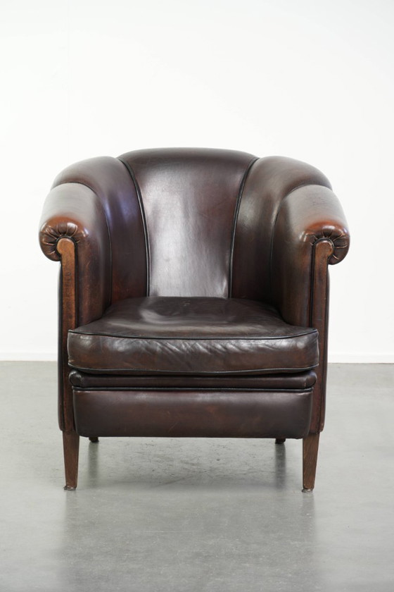Prachtige set van een schapenleren bankstel samen met zijn bijpassende clubfauteuil met een luxe voorkomen (photo 2 of 22)