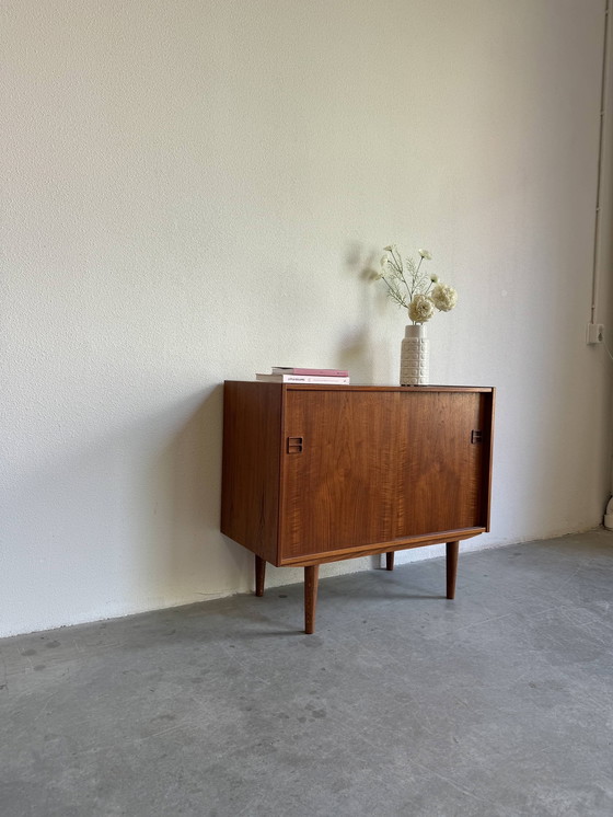 Image 1 of Buffet vintage à portes coulissantes