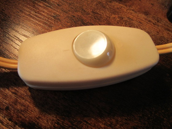 Image 1 of Foco de madera antiguo con borde "dorado".