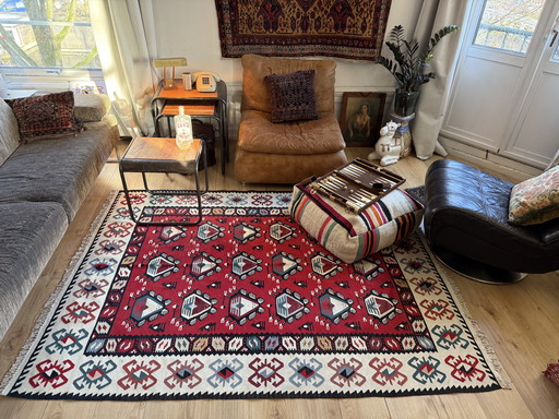 Kilim caucasico d'epoca con motivo grafico di animali (216 × 160 cm) ca. 1950