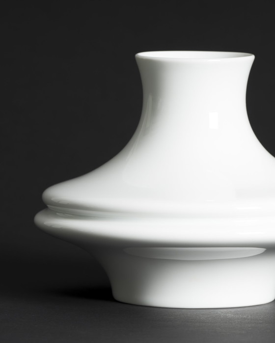 Image 1 of Werner Uhl ROSENTHAL Vase en porcelaine Duo UFO Noir mat & Blanc brillant