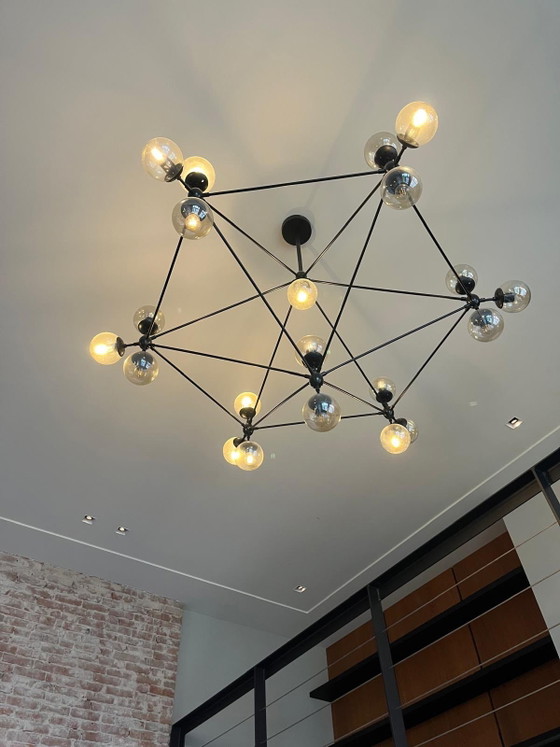 Jason Miller Modo Chandelier – Zwarte hanglamp met 21 bollen – Hanglampen, Aluminium (photo 3 of 6)