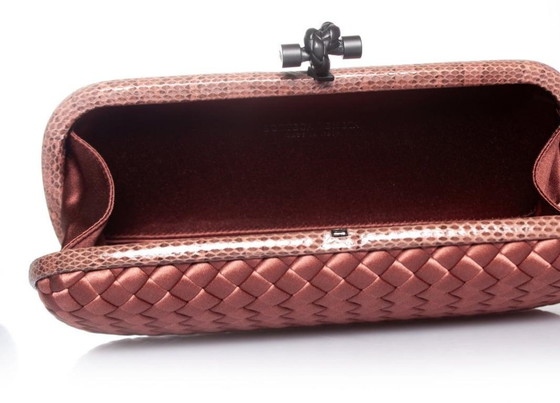 Image 1 of Bottega Veneta, Clutch aus Satin mit Knoten und Wasserschlange