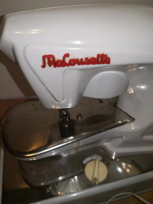 Rara máquina de coser de juguete antigua Ma Cousette / Retro Vintage años 60 – decoratieve objecten, Metal (photo 2 of 16)