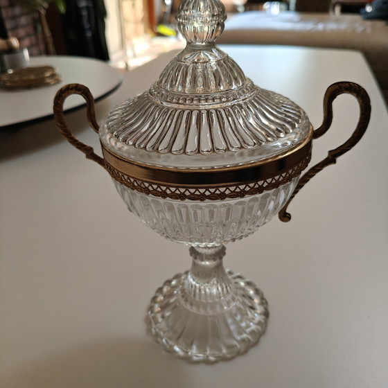 Image 1 of Elegante vintage glazen bonbonnière met messing details