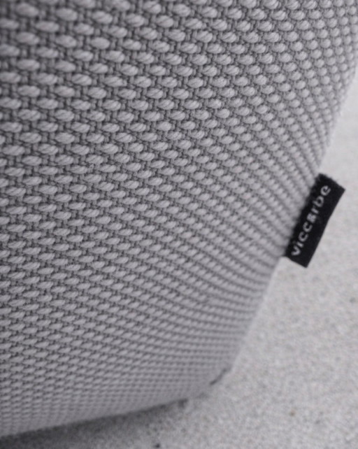 Viccarbe Savina 3-delige modulaire bank van Victor Carrasco in Kvadrat Steelcut Trio Mist Grey.