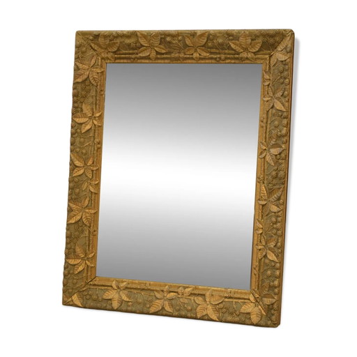 19th-century mirror in wood and stucco with floral decoration.