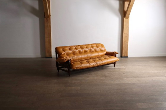 Jean Gillon Rodeio bank voor Italma Wood Art, Brazilië, 1965 – 3-5 zitsbanken, Leather, Vintage (photo 4 of 17)