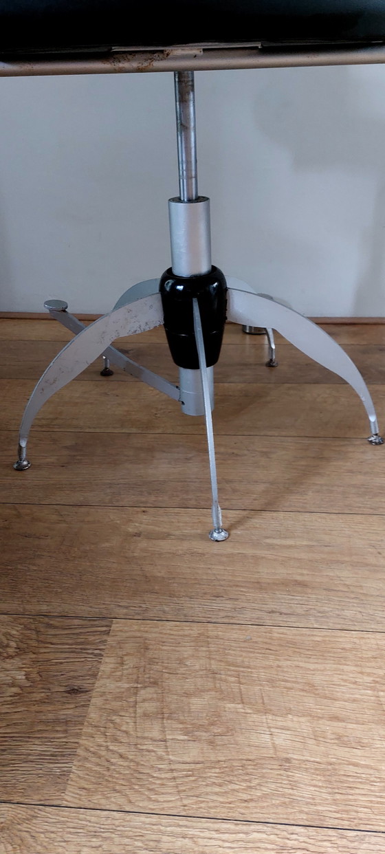 Image 1 of höhenverstellbare, drehbare Friseurstühle