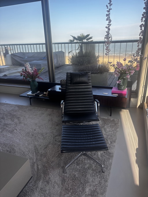 Vitra Eames EA124 y EA125 Cuero y cromo