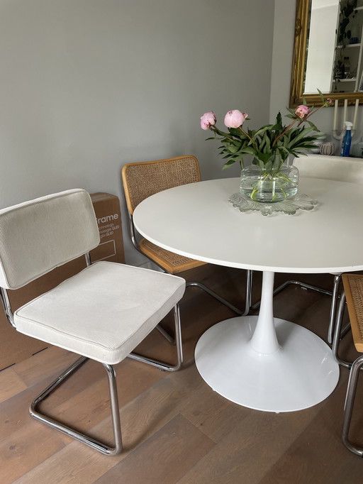 Tulpentafel Eero Saarinen zum Verwechseln ähnlich