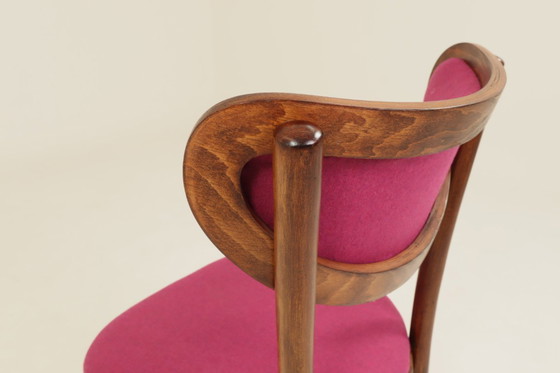 Image 1 of Vintage stoel van natuurlijk frambooskleurig wol en gebogen hout, 1960.