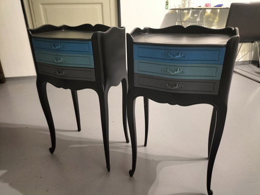 Par de mesitas de noche restauradas de estilo Luis XV