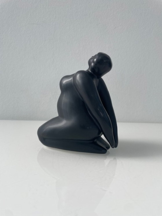 Image 1 of Set di 2 statuette femminili moderne in ceramica nera opaca