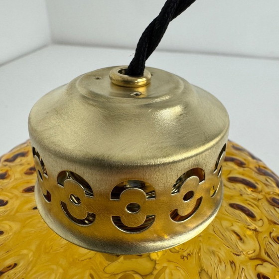 LOT 3 VINTAGE AMBER TEXTURED GLASS PENDANT LAMPS, Gold (photo 8 of 10)