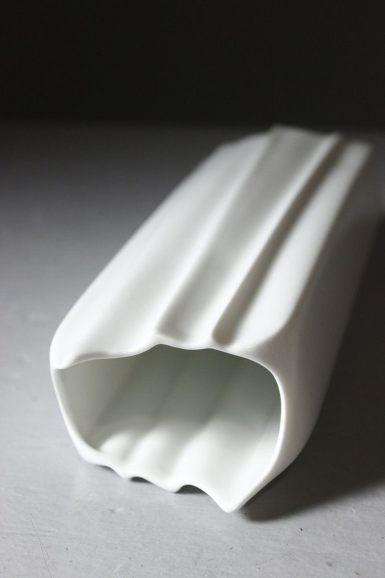 Manfred Frey & Ak Kaiser Germany - Draped Porcelain Vase vintage design 1970s – Mid Century Modern (photo 7 of 9)