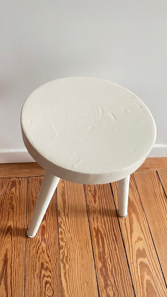 Image 1 of Tabouret tripode bois blanc vintage