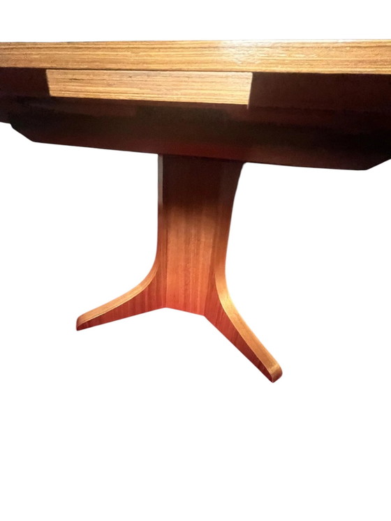 Vintage uitschuifbare en in hoogte verstelbare salontafel van houtfineer en massief houten poten, Duitsland (photo 6 of 9)