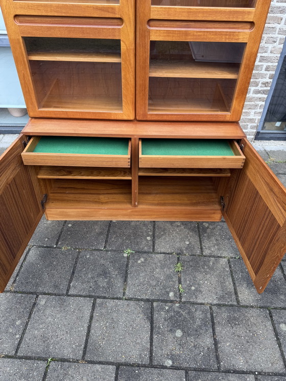 Image 1 of Vintage teakhouten Deense vitrinekast, Dyrlund ‘70