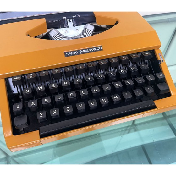 Image 1 of Macchina da scrivere Sperry Remington 10/50 gialla degli anni '70, funzionante, con custodia.