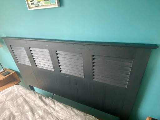 Black wooden headboard / louvered shapes – slaaptoebehoren (photo 2 of 5)