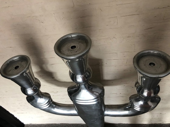 Image 1 of Lebensgroßer, dreiarmiger, stehender Burgkerzenständer aus Aluminium