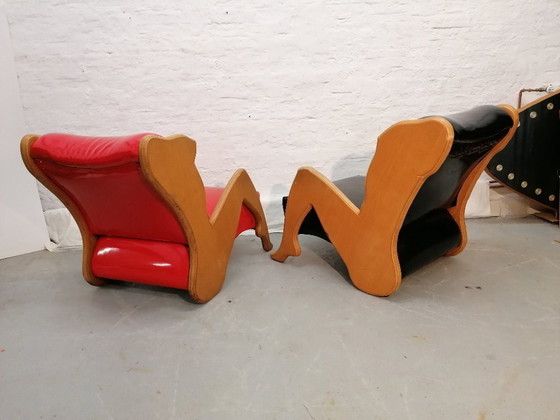 Image 1 of Deux fauteuils Pop Art, en forme d'homme et de femme, années 1970/80