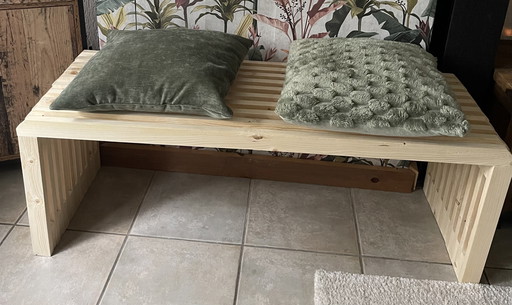 Banc à lattes en pin