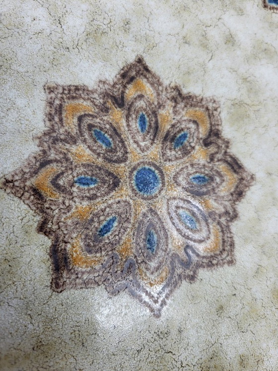 Image 1 of Musikalischer Untersetzer aus Keramik und Holz mit ziselierter Kupferverzierung