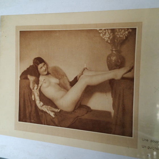 Image 1 of Originele Art Deco naaktfoto van J. Mandel uit Parijs – Authentieke vintage tijdschriftpagina – Ingelijst – 31 × 23 cm