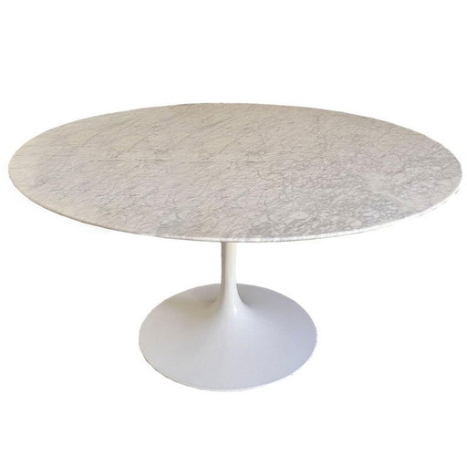 Knoll 140 Marble Table by Eero Saarinen