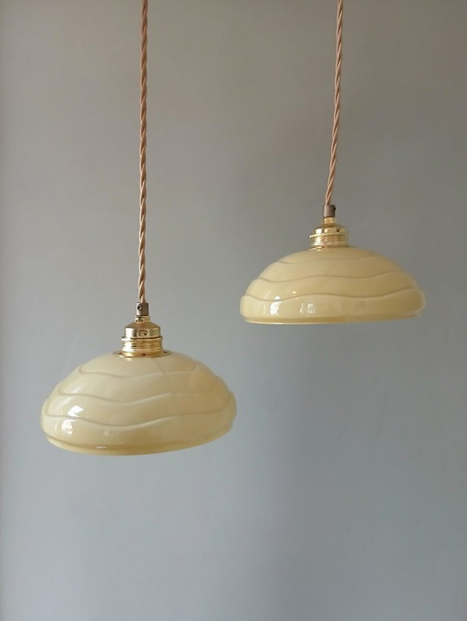 Set (2) Lampade da soffitto antiche in colore marrone/giallo pastello.