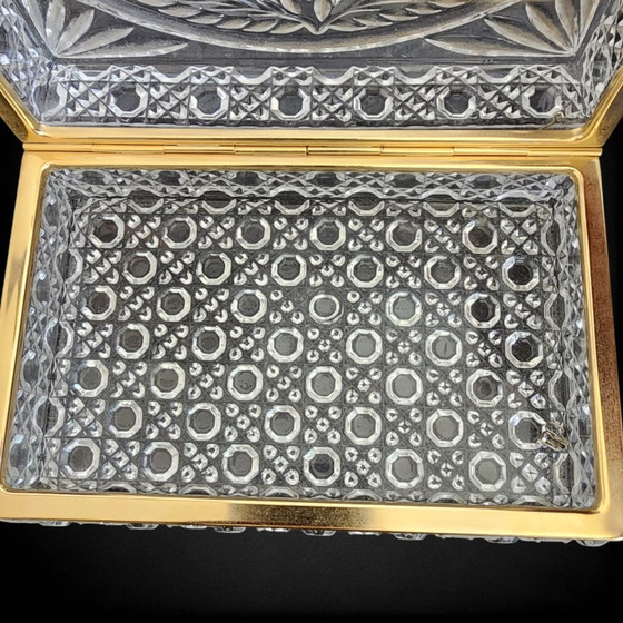 Vintage Franse sieradendoos van diamantgeslepen kristal – goudkleurige rand – circa 1950 (photo 12 of 14)