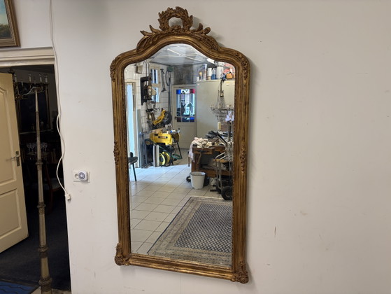 Grande specchio francese con stemma e cornice color oro – Glass, Wood (photo 5 of 10)