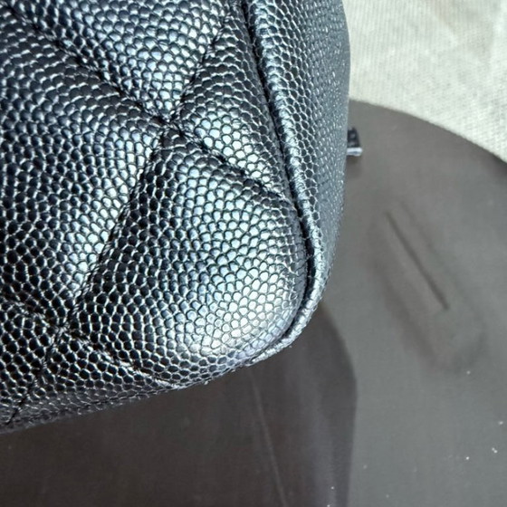 Image 1 of Sac Chanel Business Affinity Grand Modèle - 27 cm, cuir caviar matelassé noir, finitions dorées, Série 23