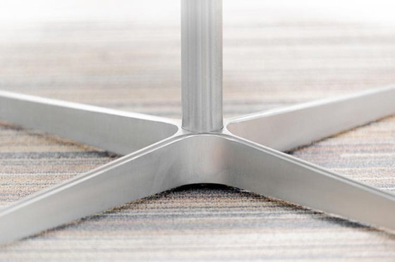 Image 1 of Table basse circulaire Fritz Hansen A223