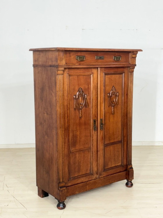 Image 1 of Meuble vertiko ancien de style Gründerzeit (fin du XIXe siècle), meuble de salon, meuble d'entrée, armoire à linge, vers 1900
