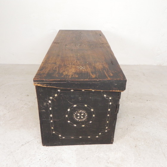 Image 1 of Coffret de mariage syrien du XIXe siècle avec incrustation de nacre