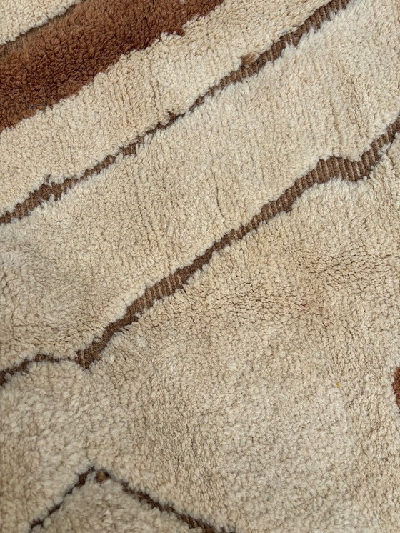 Image 1 of Berber Marokkaans Mrirt wollen tapijt 210x300 cm – Handgeweven neutraal Berber tapijt