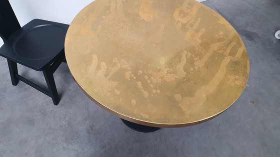 Image 1 of Messing patiniert Tisch rund wabi sabi Gusseisen Basis Pedrali