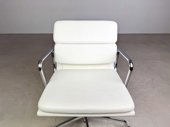 Image 1 of Original Vitra EA 217 Bürostuhl Charles Eames leder weiß Chefsessel